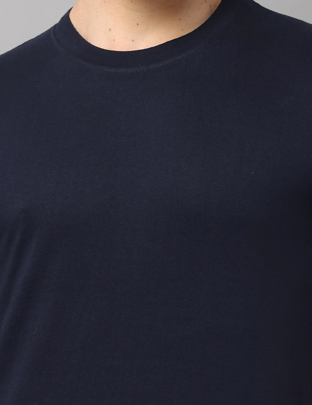 Men Solid Regular Fit T-Shirt - Navy Blue