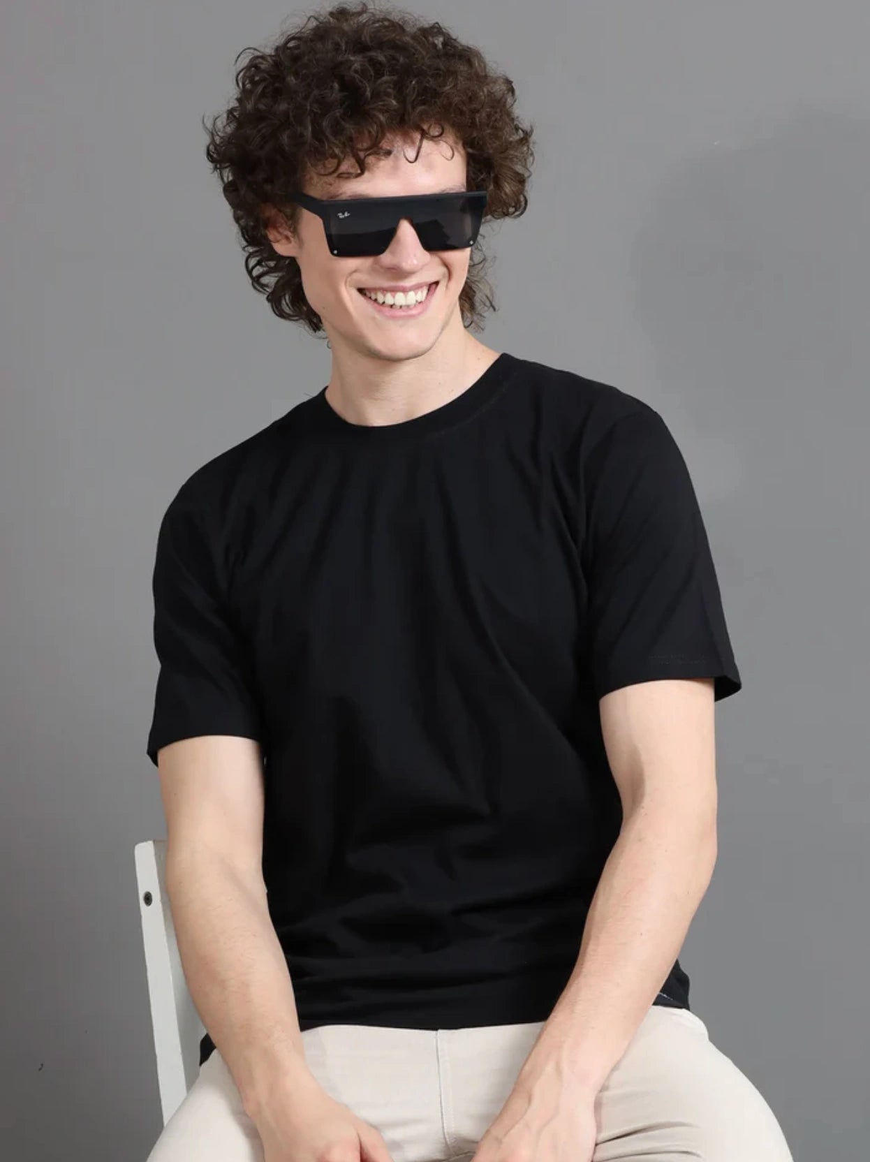 Men Solid Regular Fit T-Shirt - Black