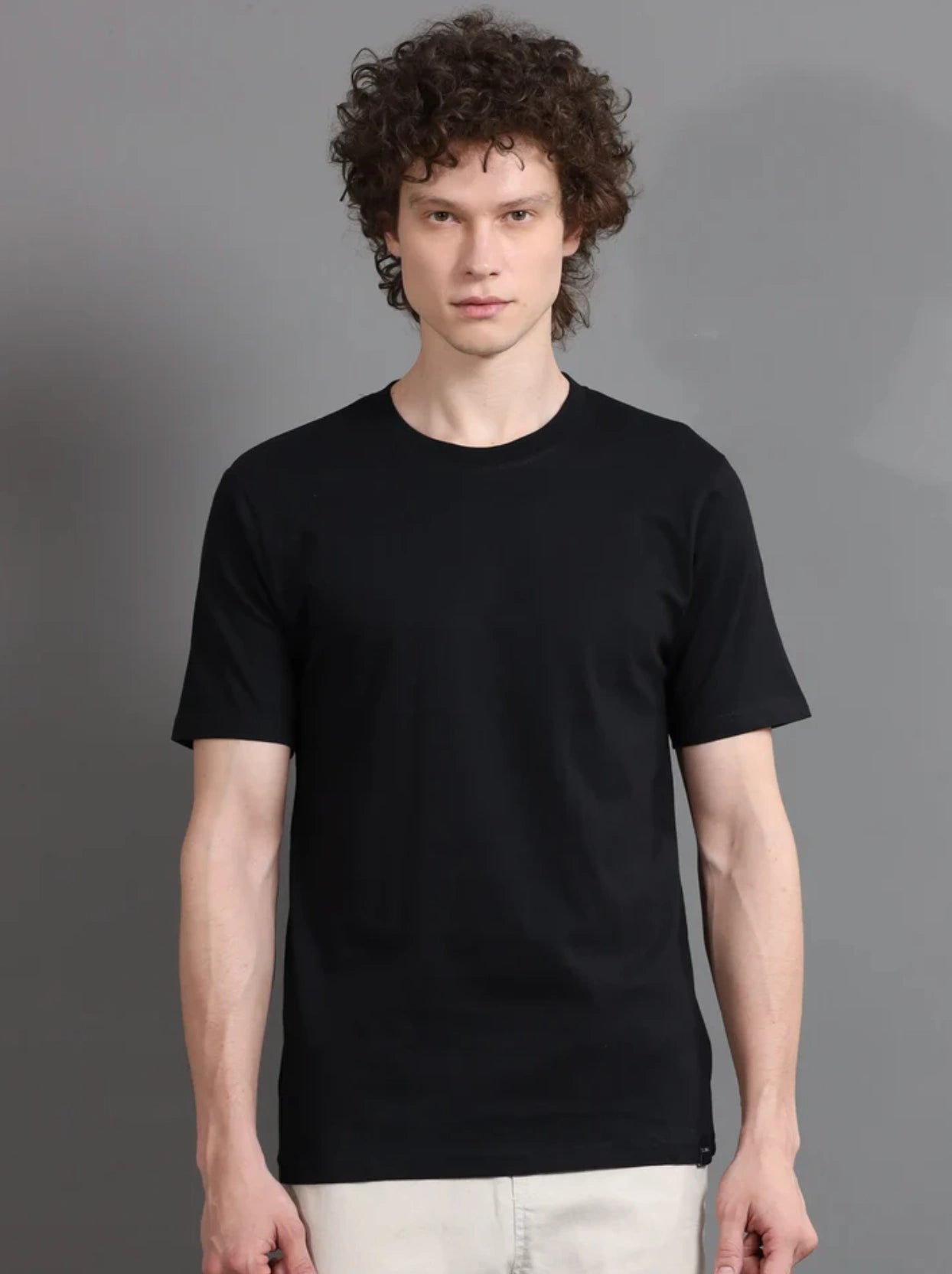 Men Solid Regular Fit T-Shirt - Black