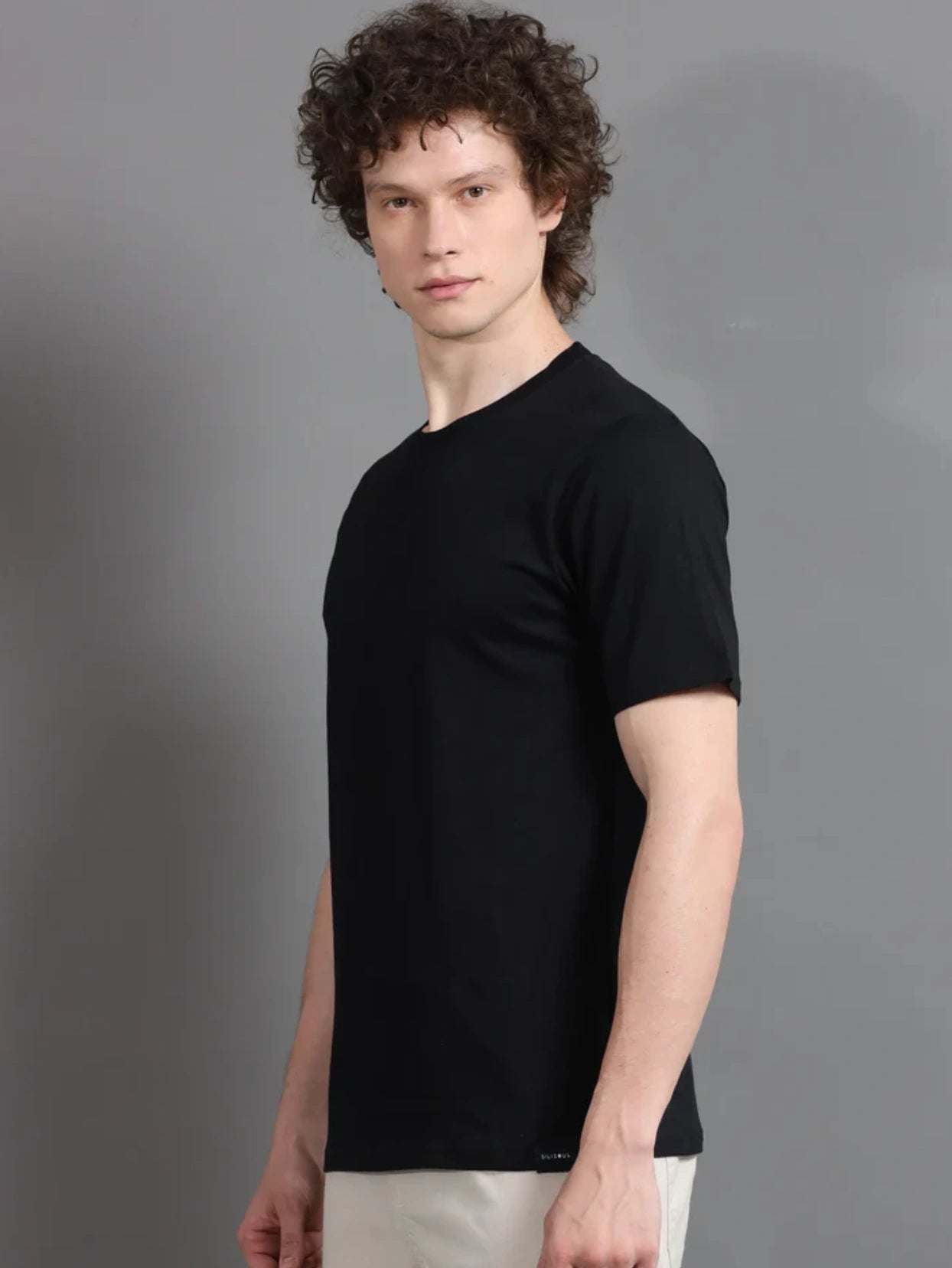 Men Solid Regular Fit T-Shirt - Black