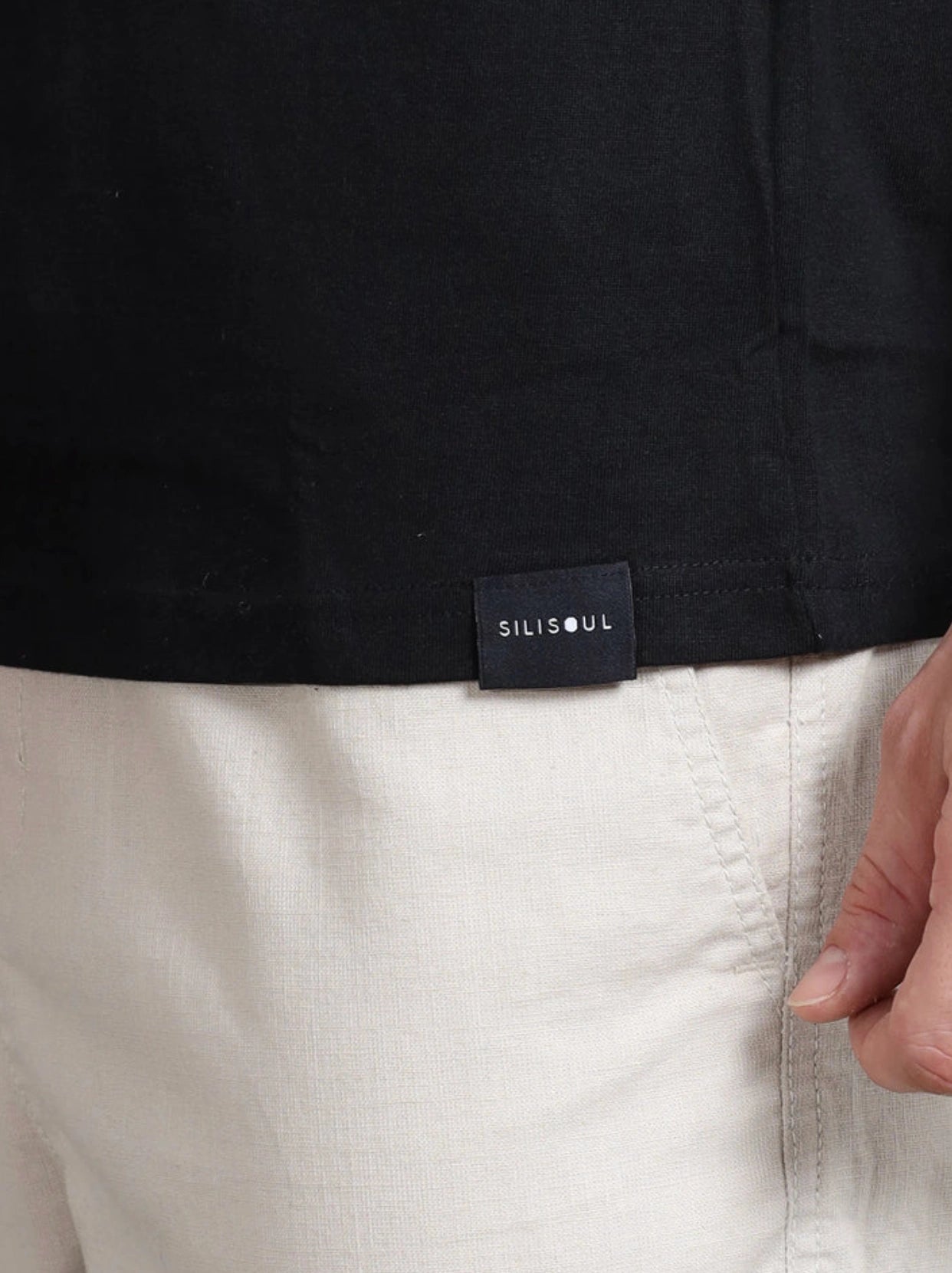 Men Solid Regular Fit T-Shirt - Black